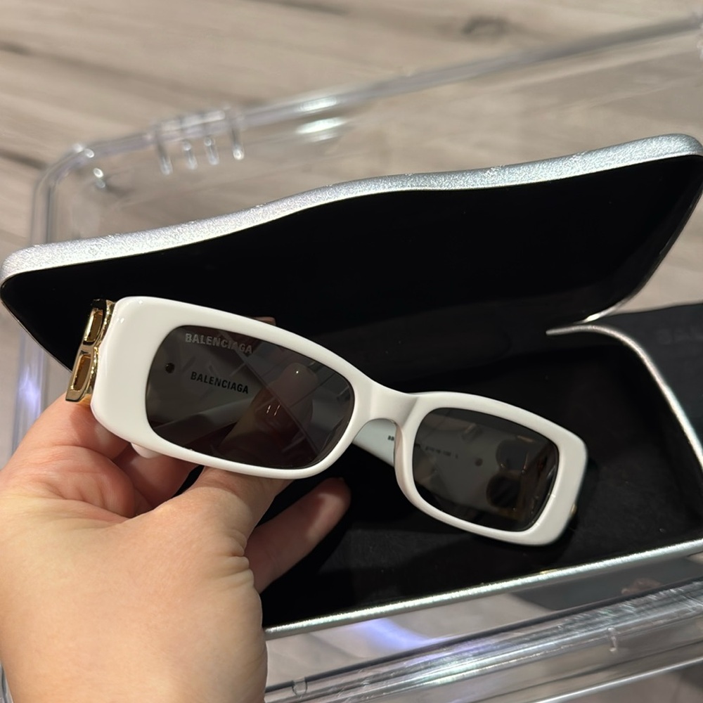 Authentic white Balenciaga sunglasses
Worn maybe twice 
In excellent condition